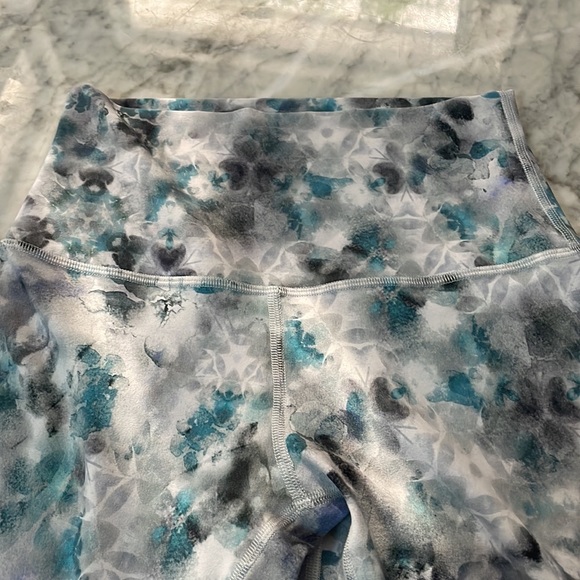 LuluLemon leggings - Size 4 - Picture 8 of 10